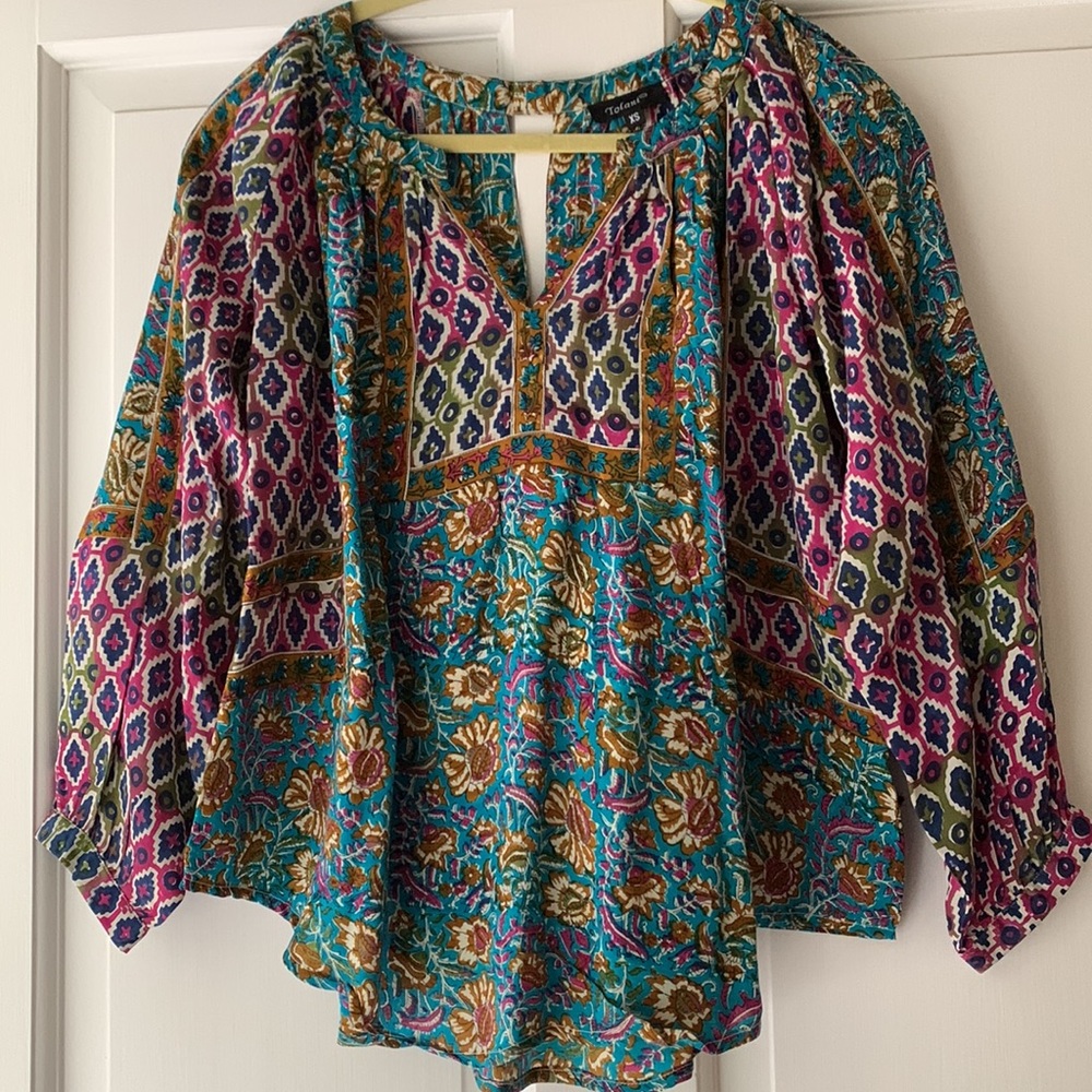 Tolani silk blouse. Beautiful pattern. Like new.